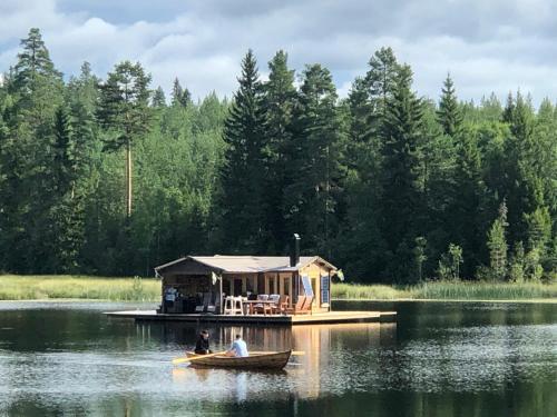 Rustika strandstugor utanför