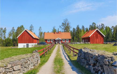 Stunning Home In Lnsboda With Wifi