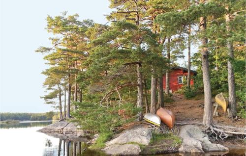 Cozy Home In Lilla Edet With Kitchen